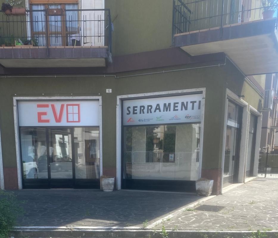 Showroom Evo Serramenti Verona — esposizione infissi e serramenti